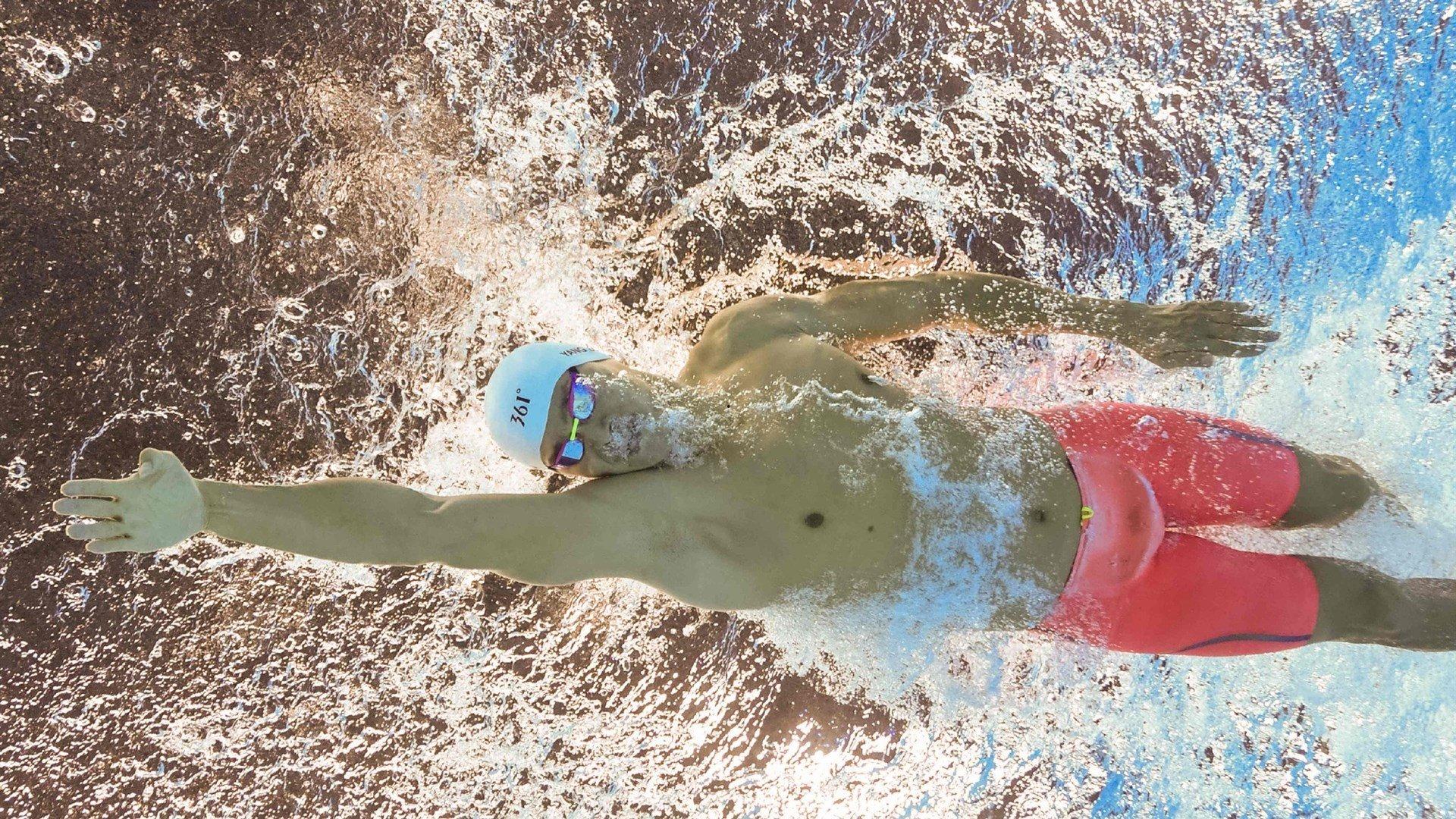 这大概是球场上最凶的吉祥物了